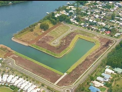 The Coomera Quays Estate included a man-made canal connecting to the Coomera River